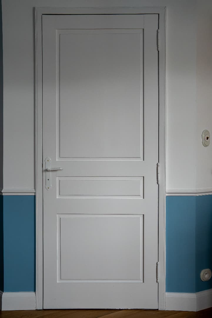 Porte en hêtre peinte