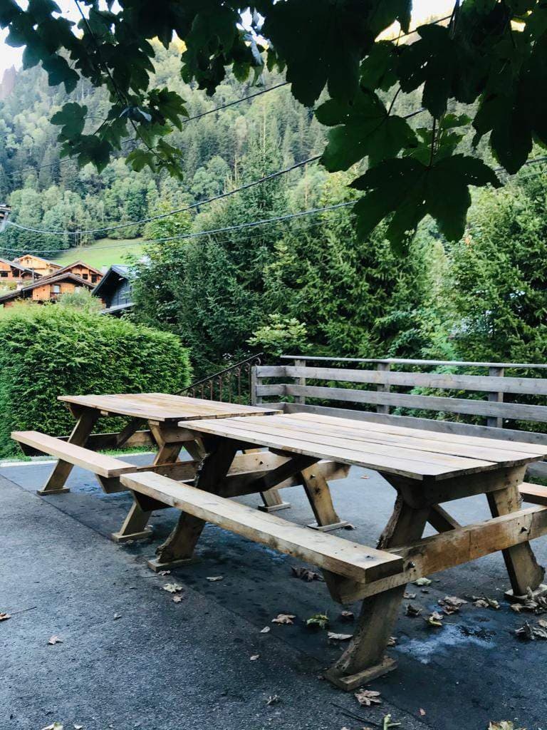Tables extérieures en chêne de pays