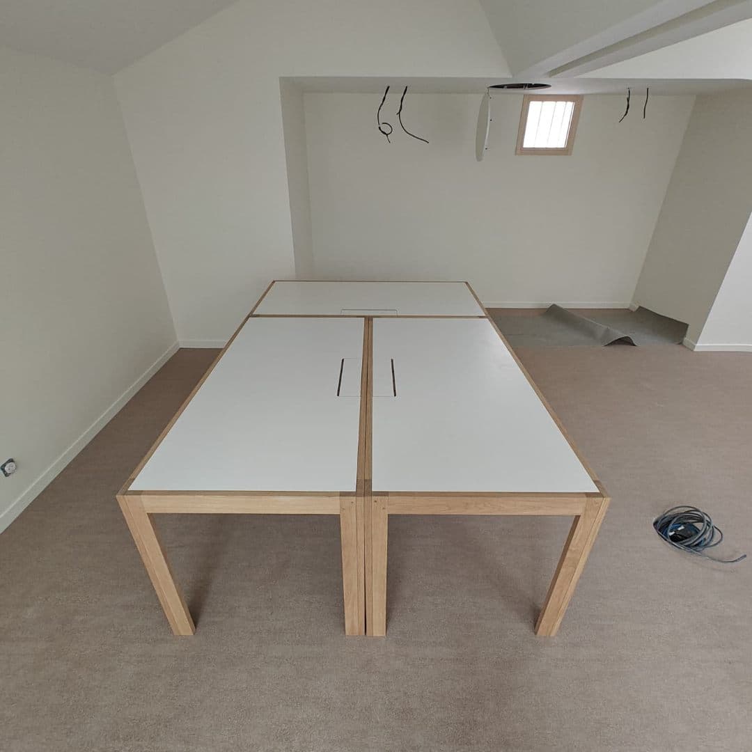 Fabrication de 26 bureaux pour un cabinet d'architecte parisien
