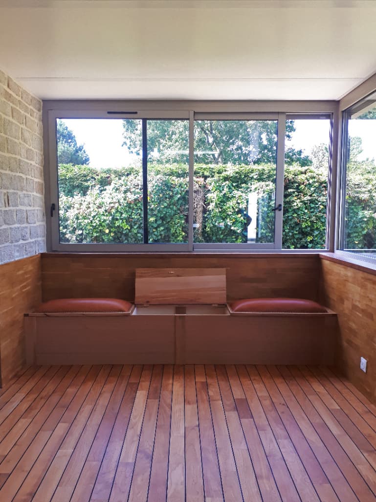 Banquette en bois et cuir